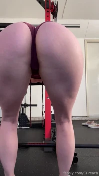 STPeach-Booty-Workout-Fansly-Video-Leaked-6