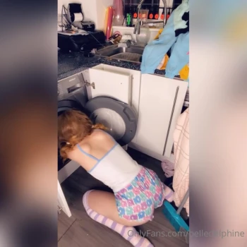 Belle-Delphine-Nude-Stuck-in-the-Dryer-Fucking-Video-Leaked-6