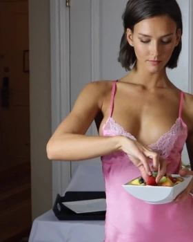 Rachel-Cook-Sexy-Sleepwear-Modeling-Video-Leaked-4