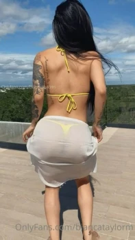 Bianca-Taylor-Thong-Bikini-Outdoors-Onlyfans-Video-Leaked-1.jpg