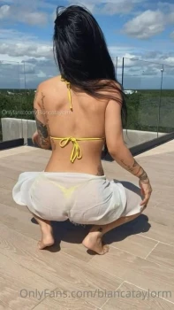 Bianca-Taylor-Thong-Bikini-Outdoors-Onlyfans-Video-Leaked-2.jpg