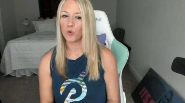 Fangs-Nude-YouTuber-Sexy-Strip-Fifa-Video-Leaked-1