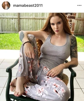 mamabeast2011-nude-photos-7-1(2)