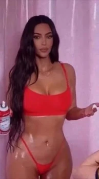 Kim-Kardashian-BTS-Skims-Photoshoot-Video-Leaked-7