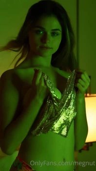 Megnutt02-Topless-Hotel-Fantasy-Onlyfans-Video-Leaked-10