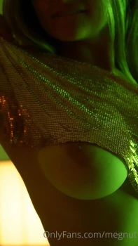 Megnutt02-Topless-Hotel-Fantasy-Onlyfans-Video-Leaked-1