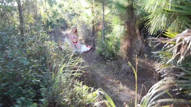 Livstixs-POV-Blowjob-Outdoors-Onlyfans-Video-Leaked-15