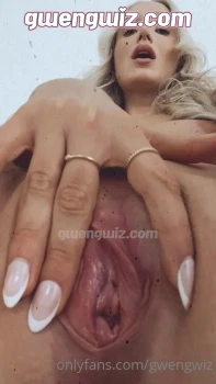 GwenGwiz-Close-Up-Pussy-Tease-Onlyfans-Video-Leaked-2.jpg