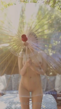 Moon-Maison-Nude-Under-the-Umbrella-OnlyFans-Video-Leaked-10