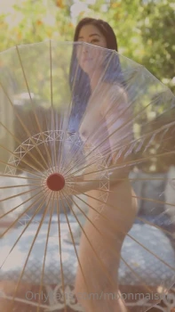 Moon-Maison-Nude-Under-the-Umbrella-OnlyFans-Video-Leaked-11
