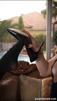 Paige-VanZant-Lesbian-Lingerie-Striptease-Video-Leaked-4