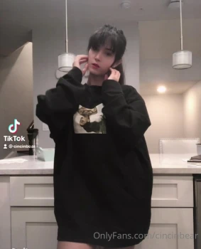 CinCinBear-Pussy-Rub-Tiny-Bikini-Onlyfans-Video-Leaked-6