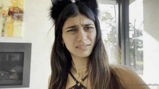 Mia-Khalifa-Sexy-Bikini-Outtakes-Video-Leaked-9