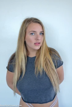 Kendra-Rowe-Topless-Nudes-Leaked-10(1)