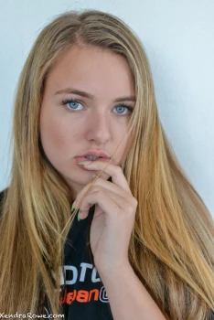 Kendra-Rowe-nude-photos-10(2)