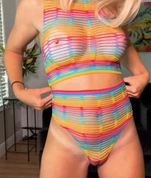 Vicky-Stark-Try-On-Colorful-Crochet-Outfit-Video-Leaked-7
