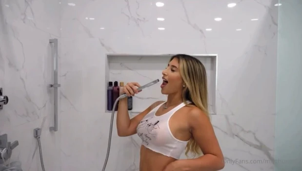Isabella-Buscemi-Onlyfans-Nude-Shower-Video-Leaked-7