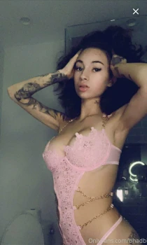 Bhad-Bhabie-Striptease-Topless-Hand-Bra-Onlyfans-Leaked-5