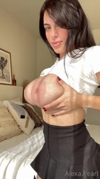 Alexa-Pearl-Nude-Boobs-Tease-Onlyfans-Video-Leaked-1