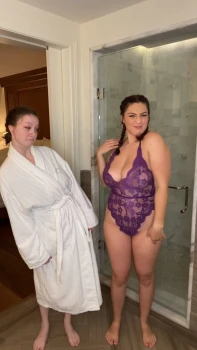 Tati-Evans-Gi_xxo-Lesbian-Magic-Strip-Nude-Onlyfans-Video-4