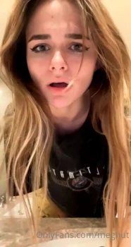 Megnutt02-Sexy-Selfie-Striptease-Onlyfans-Video-Leaked-5