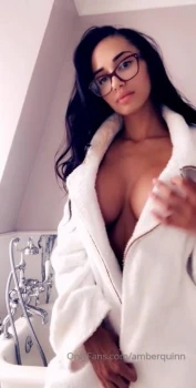 Amber-Quinn-Nude-Robe-Strip-Tease-Onlyfans-Video-Leaked-4