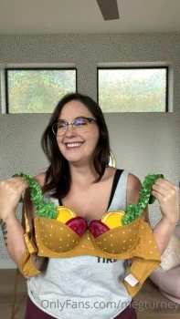 Meg-Turney-Cheeseburger-Lingerie-Haul-Onlyfans-Video-Leaked-7