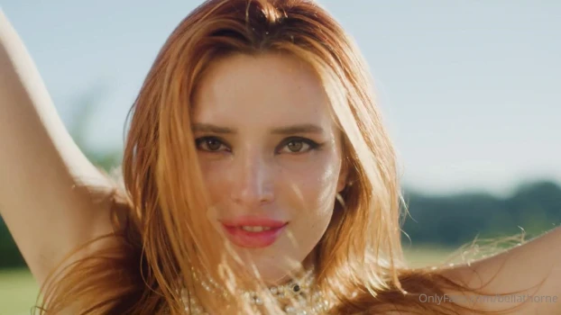 Bella-Thorne-Onlyfans-Pool-Bikini-Video-Leaked-5