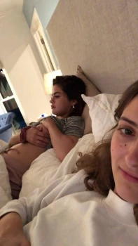 Selena-Gomez-Boob-Squeeze-Bed-Video-Leaked-4