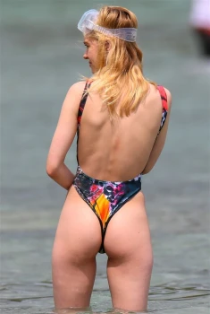 Nicola-Peltz-Nudes-Photos-And-Porn-Leaked-9(1)