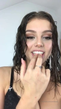 Emily-Black-Fingers-Sucking-Video-Leaked-1