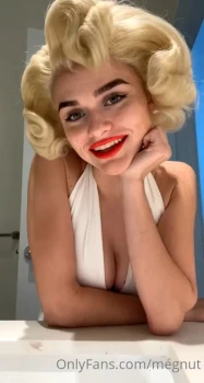 Megnutt02-Marilyn-Monroe-Cosplay-Strip-Nude-Onlyfans-Video-3