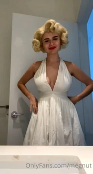 Megnutt02-Marilyn-Monroe-Cosplay-Strip-Nude-Onlyfans-Video-5