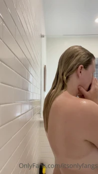 Fangs-Onlyfans-Nude-Shower-Video-Leaked-4