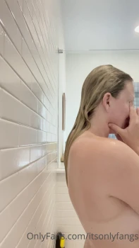 Fangs-Onlyfans-Nude-Shower-Video-Leaked-5