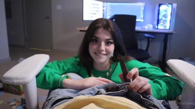 Hannah-Owo-Deepthroat-Blowjob-Facial-Cumshot-Video-Leaked-11