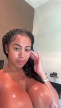 Poster: Yasmine Lopez - Nude Shower - OnlyFans