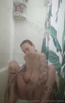 Poster: Yasmin Avrahami @the_girl_with_the_tatoos - Solo bath time POV