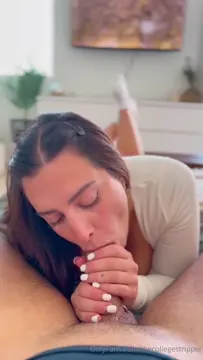 Poster: Mia Monroe (leilaroxx, thecollegestripper) - POV Blowjob - OnlyFans Poster: Mia Monroe (leilaroxx, thecollegestripper) - POV Blowjob - OnlyFans