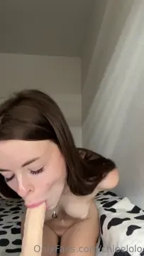Poster: @chloecuttie (chloelolo) - Sucking Dildo on OnlyFans
