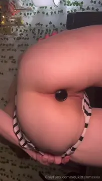 Poster: youkittenme - Buttplug - OnlyFans