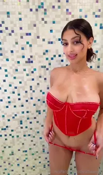 Poster: Divaflawless - Solo - OnlyFans