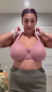 Poster: xoxo t - Bras Try On - OnlyFans Poster: xoxo t - Bras Try On - OnlyFans