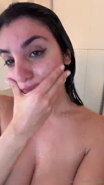 Poster: Ika D'Auria (bufalika, ika dauria) - Shower Spit Play - OnlyFans