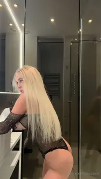 Poster: Elissabest - Tease - OnlyFans