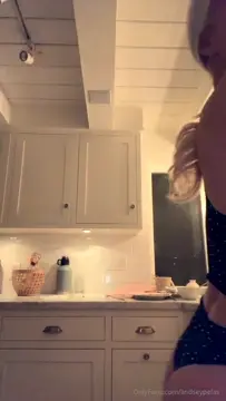 Poster: Lindsey Pelas - Live November 27 - OnlyFans